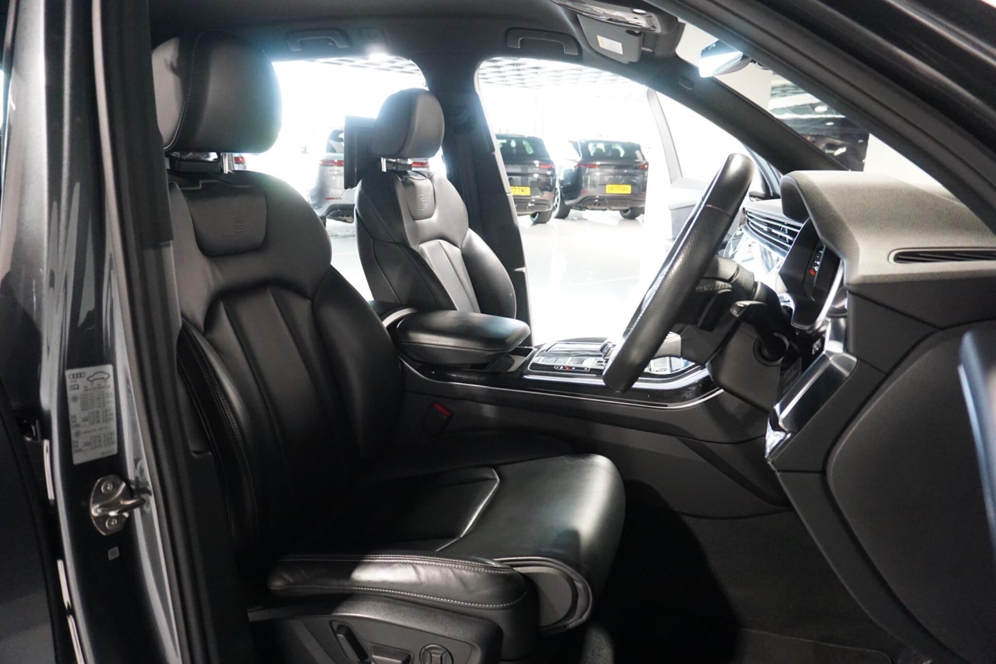 Audi Q7 3.0 TFSIe V6 55 Black Edition SUV 5dr Petrol Plug-in Hybrid Tiptronic quattro Euro 6 (s/s) 17.9kWh (381 ps)